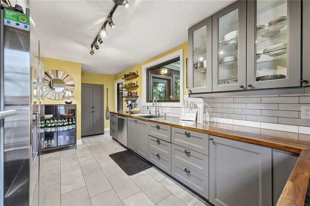1421 W 50th Terrace, Kansas City, MO 64112