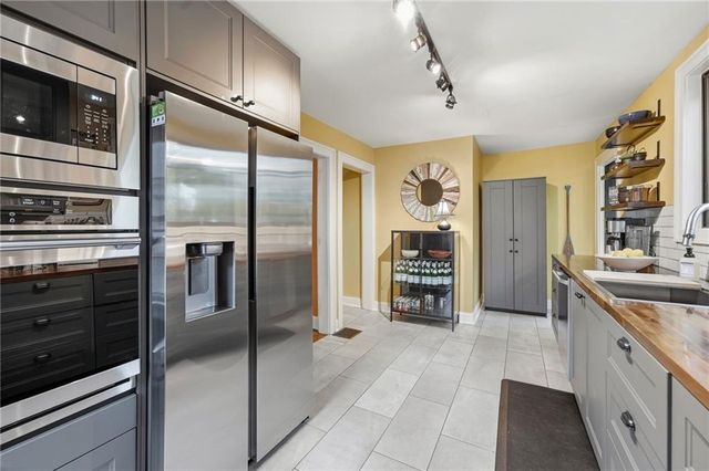 1421 W 50th Terrace, Kansas City, MO 64112