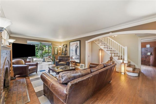 1421 W 50th Terrace, Kansas City, MO 64112