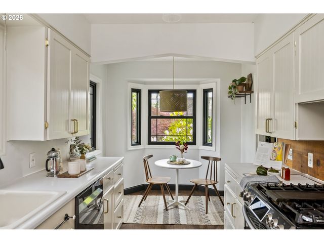 5285 Ne 72ND Ave Ne, Portland, OR 97218