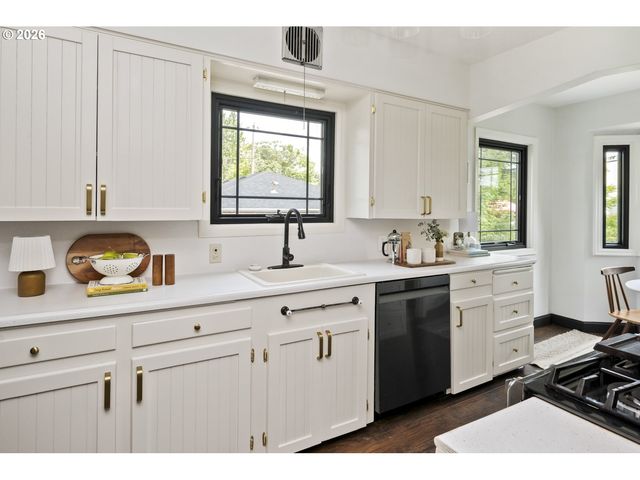 5285 Ne 72ND Ave Ne, Portland, OR 97218