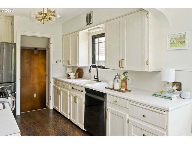 5285 Ne 72ND Ave Ne, Portland, OR 97218