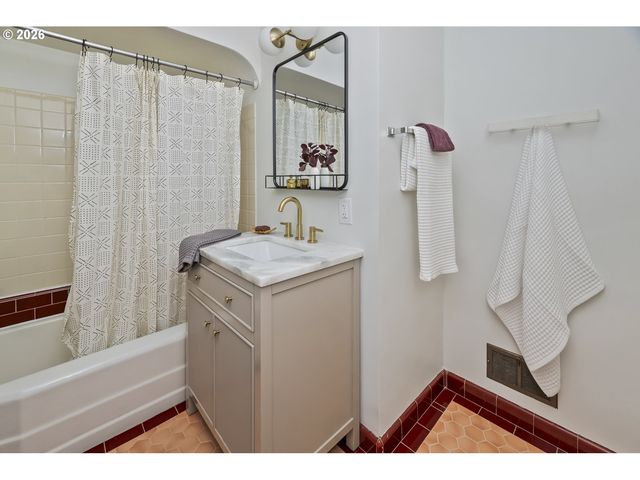 5285 Ne 72ND Ave Ne, Portland, OR 97218