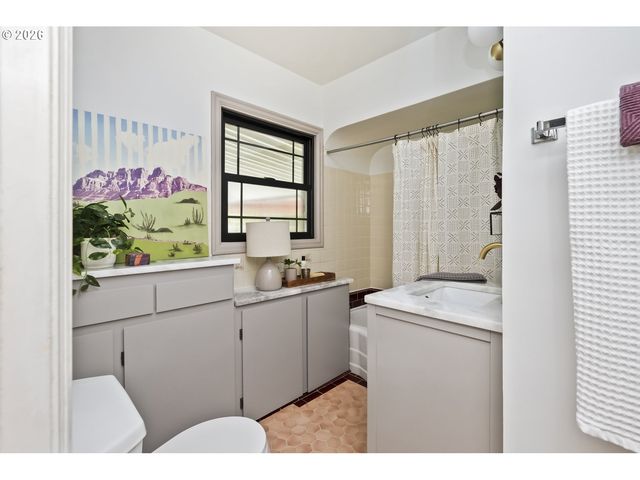 5285 Ne 72ND Ave Ne, Portland, OR 97218