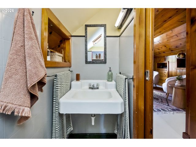 5285 Ne 72ND Ave Ne, Portland, OR 97218