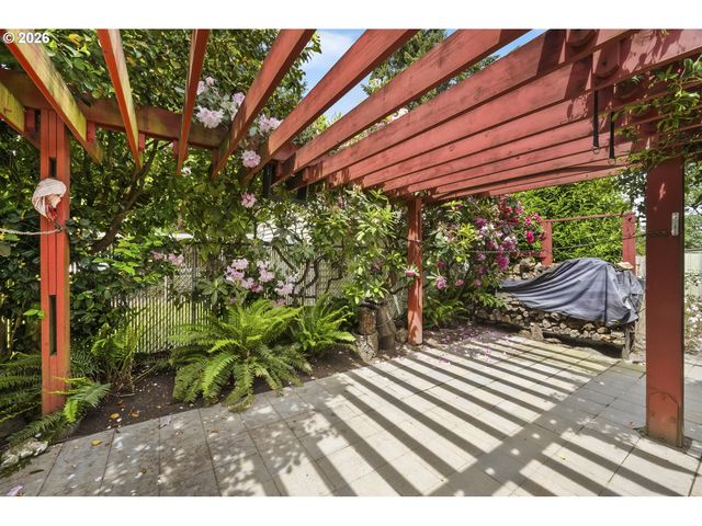 5285 Ne 72ND Ave Ne, Portland, OR 97218