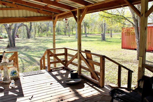 1040 Wilderness Lane, Alleyton, TX 78935