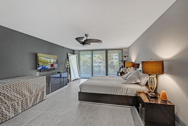 1167 Hillsboro Mile 206, Hillsboro Beach, FL 33062