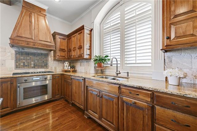 5414 W 164th Place, Overland Park, KS 66085