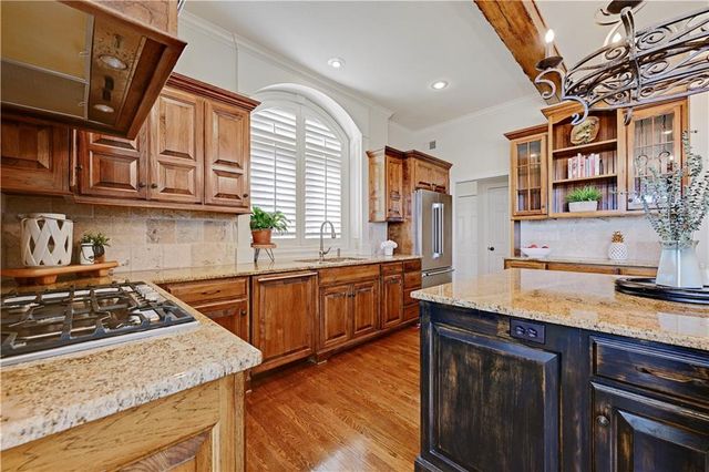 5414 W 164th Place, Overland Park, KS 66085