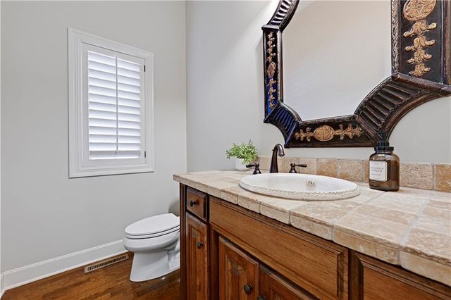 5414 W 164th Place, Overland Park, KS 66085