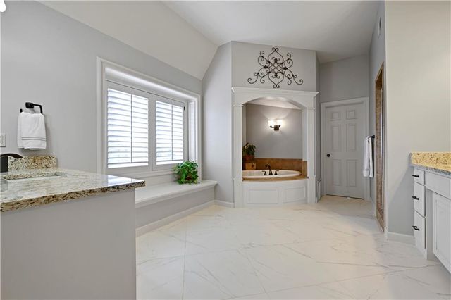 5414 W 164th Place, Overland Park, KS 66085