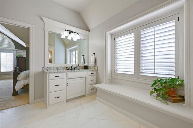 5414 W 164th Place, Overland Park, KS 66085