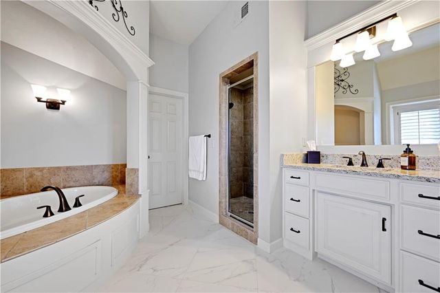 5414 W 164th Place, Overland Park, KS 66085