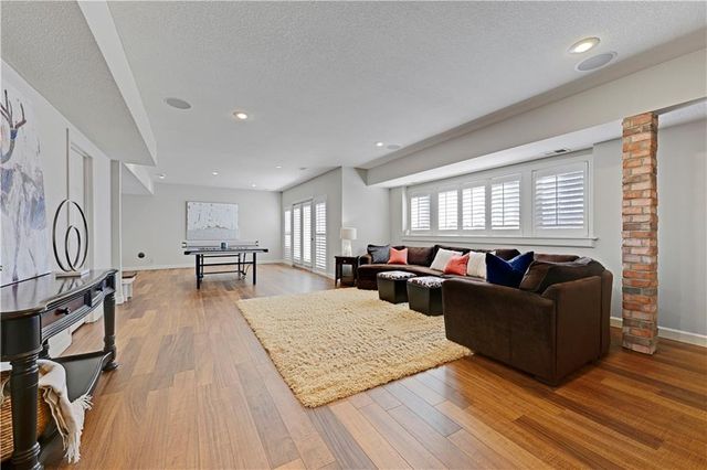 5414 W 164th Place, Overland Park, KS 66085