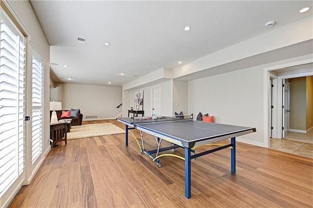 5414 W 164th Place, Overland Park, KS 66085