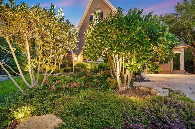 5414 W 164th Place, Overland Park, KS 66085