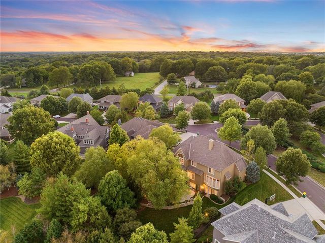 5414 W 164th Place, Overland Park, KS 66085