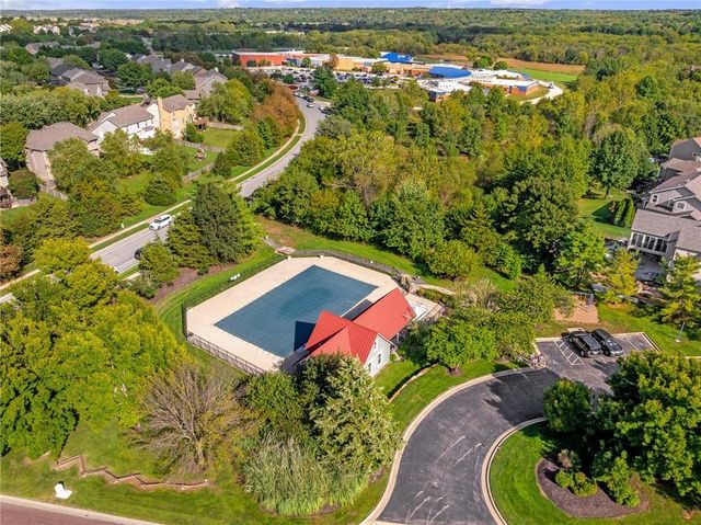 5414 W 164th Place, Overland Park, KS 66085