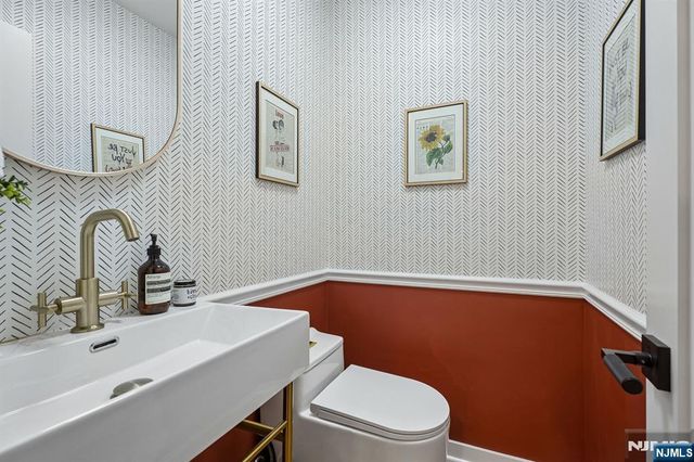 39 Walnut Crescent, Montclair, NJ 07042