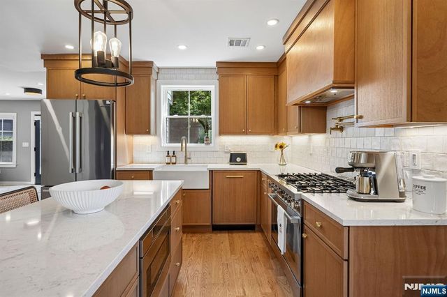 39 Walnut Crescent, Montclair, NJ 07042