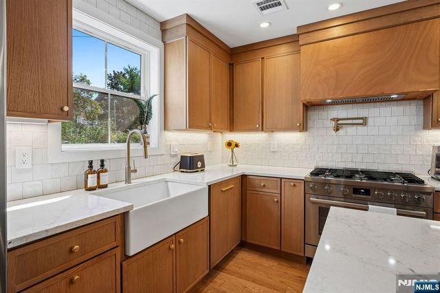 39 Walnut Crescent, Montclair, NJ 07042