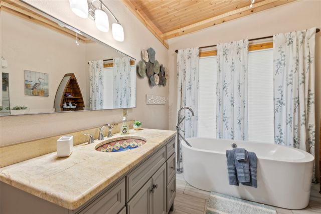 230 Bushwhacker Drive, Mabank, TX 75156