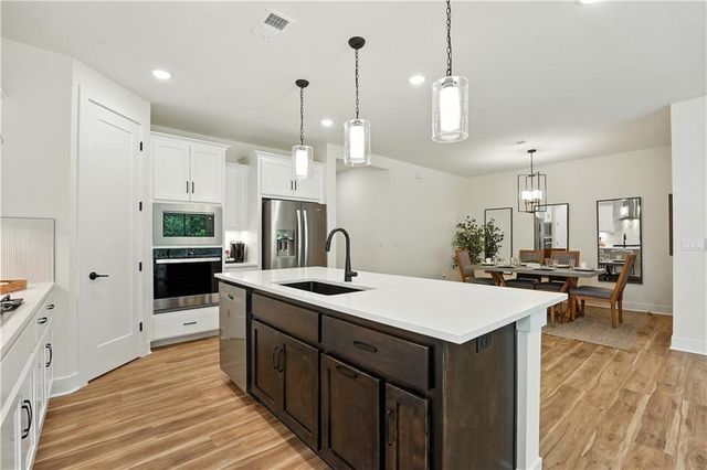 20674 Skyview Lane, Spring Hill, KS 66083