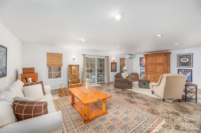 59 Old Pasture Way, Hendersonville, NC 28739