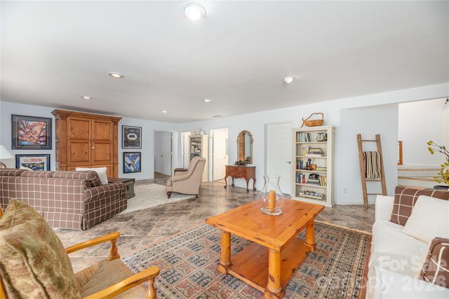 59 Old Pasture Way, Hendersonville, NC 28739