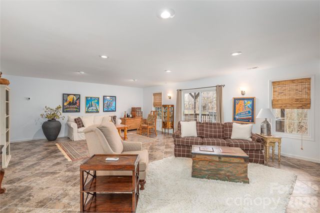 59 Old Pasture Way, Hendersonville, NC 28739