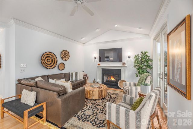 59 Old Pasture Way, Hendersonville, NC 28739