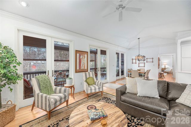 59 Old Pasture Way, Hendersonville, NC 28739