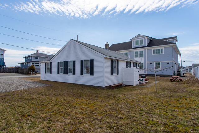 308 Atlantic Avenue, Seabrook, NH 03874