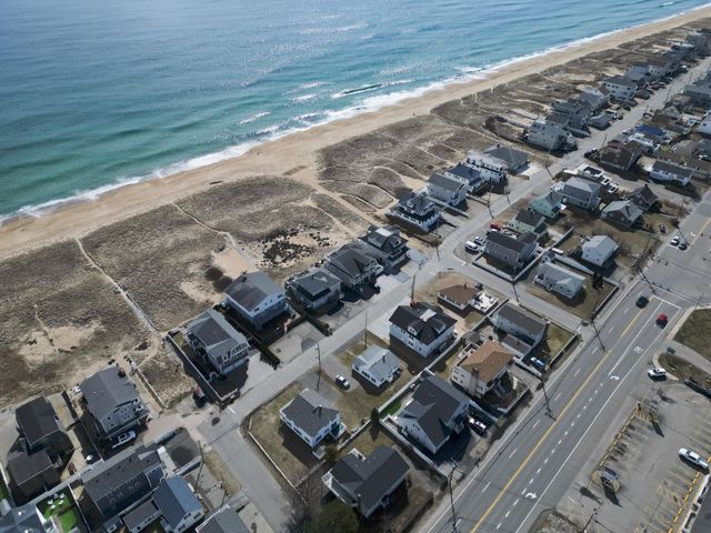 308 Atlantic Avenue, Seabrook, NH 03874