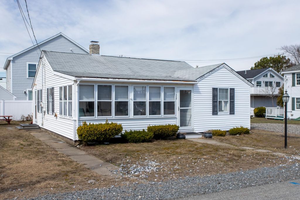 308 Atlantic Avenue, Seabrook, NH 03874