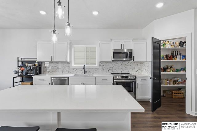 5838 N Street, Omaha, NE 68117