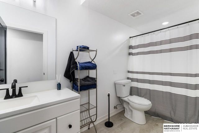 5838 N Street, Omaha, NE 68117