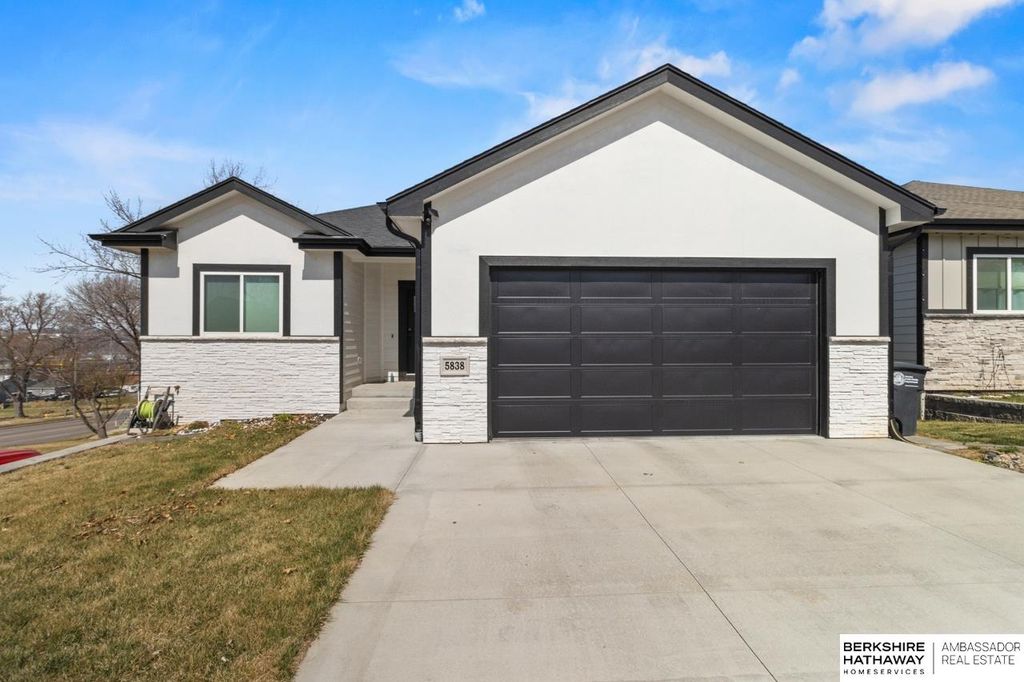 5838 N Street, Omaha, NE 68117