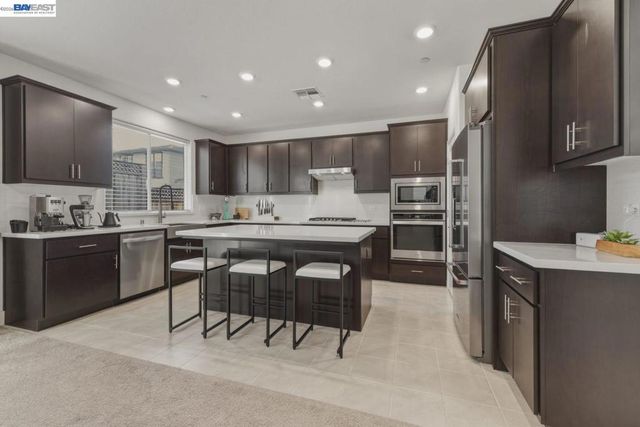 385 Ramos Ranch Rd, Oakley, CA 94561