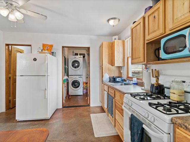 4 Red Hills Lane, Santa Fe, NM 87505