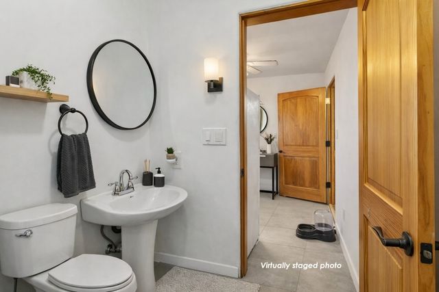 4 Red Hills Lane, Santa Fe, NM 87505