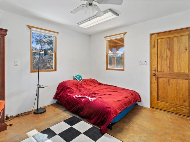 4 Red Hills Lane, Santa Fe, NM 87505