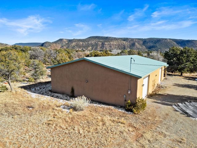 4 Red Hills Lane, Santa Fe, NM 87505