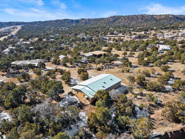 4 Red Hills Lane, Santa Fe, NM 87505