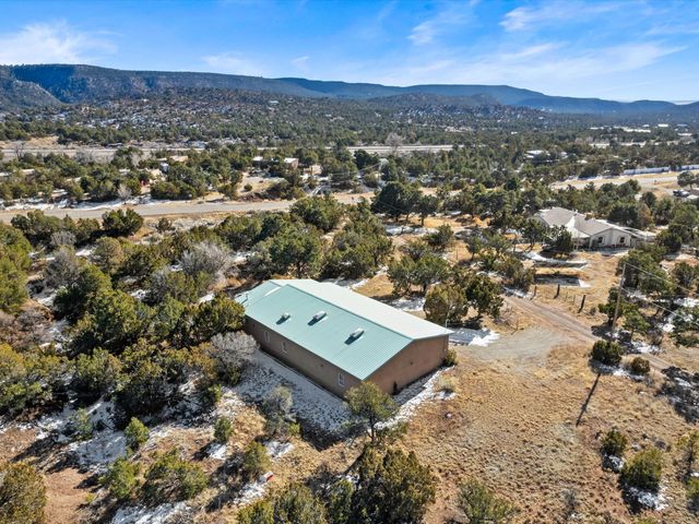 4 Red Hills Lane, Santa Fe, NM 87505