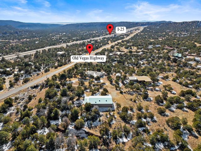 4 Red Hills Lane, Santa Fe, NM 87505