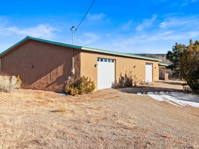 4 Red Hills Lane, Santa Fe, NM 87505