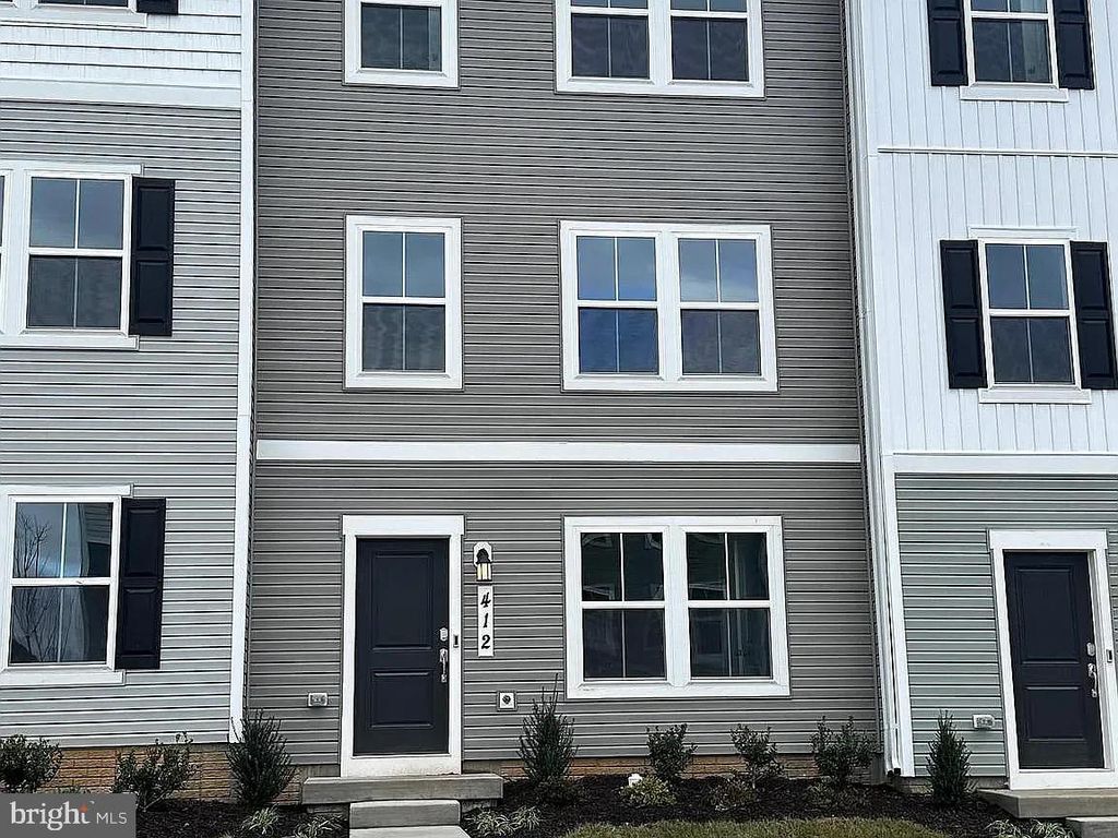 412 18TH AVE, Ranson, WV 25438