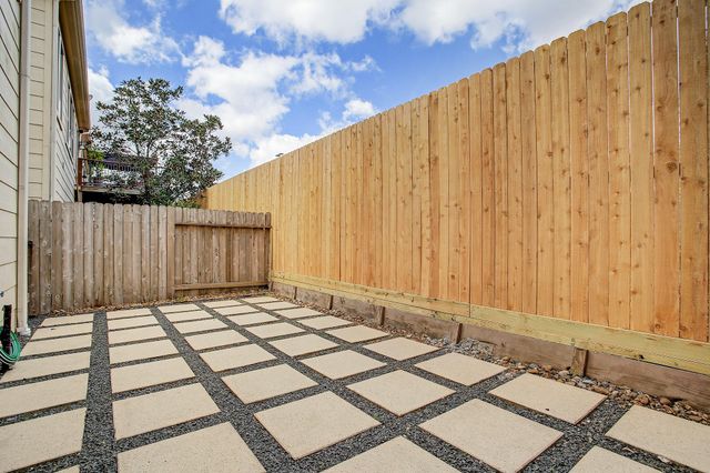 3824 Centerplaza Drive, Houston, TX 77007